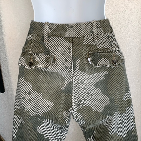 LEVI’s jeans, pixelated green camo, button front, hi rise. Medium. - Picture 5 of 17